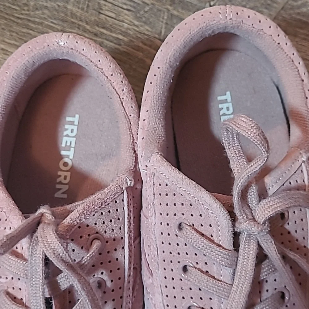 TRETORN Blush Mauve  Size 8.5 Suede Like Lace Fashion Sneaker